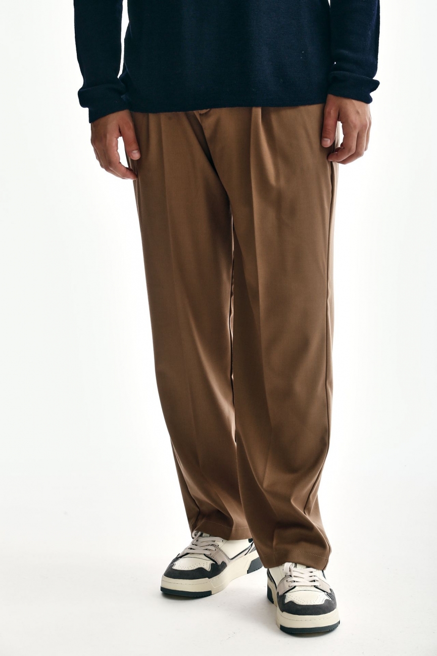 Pantalone ampio con pinces bruciato