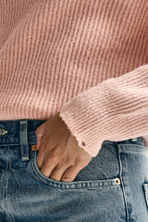 Maglia dolcevita a costine rosa