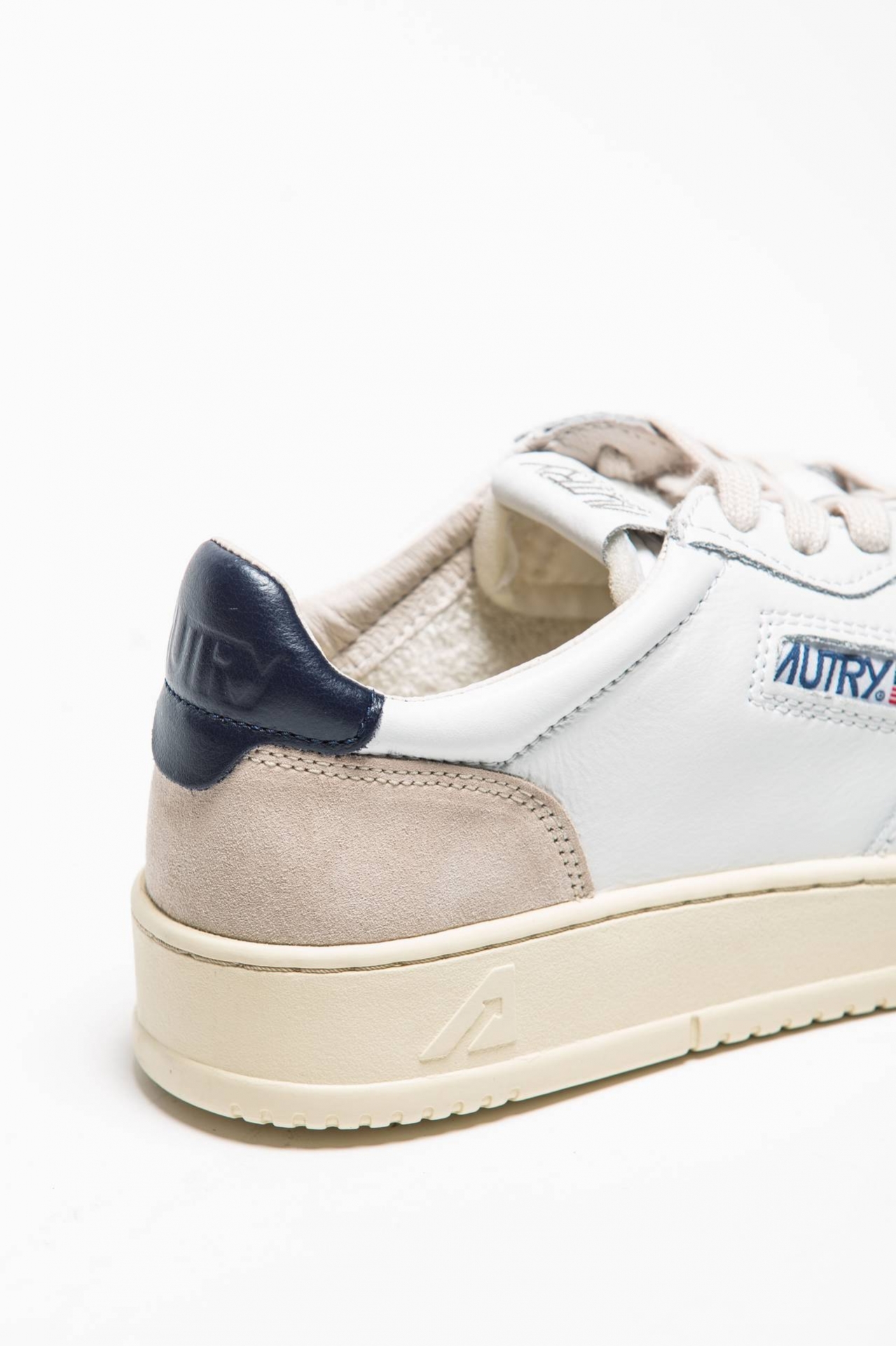 Buy Sneaker MEDALIST LOW - AULM-LS28 Autry Uomo — Pier Abbigliamento ...
