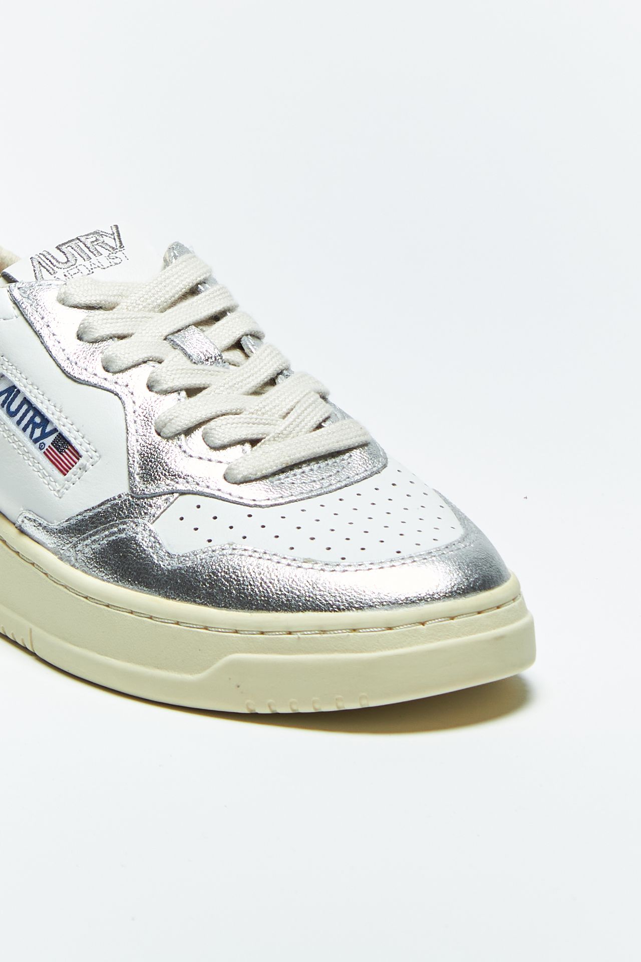 Sneakers MEDALIST LOW-AULW-WB18