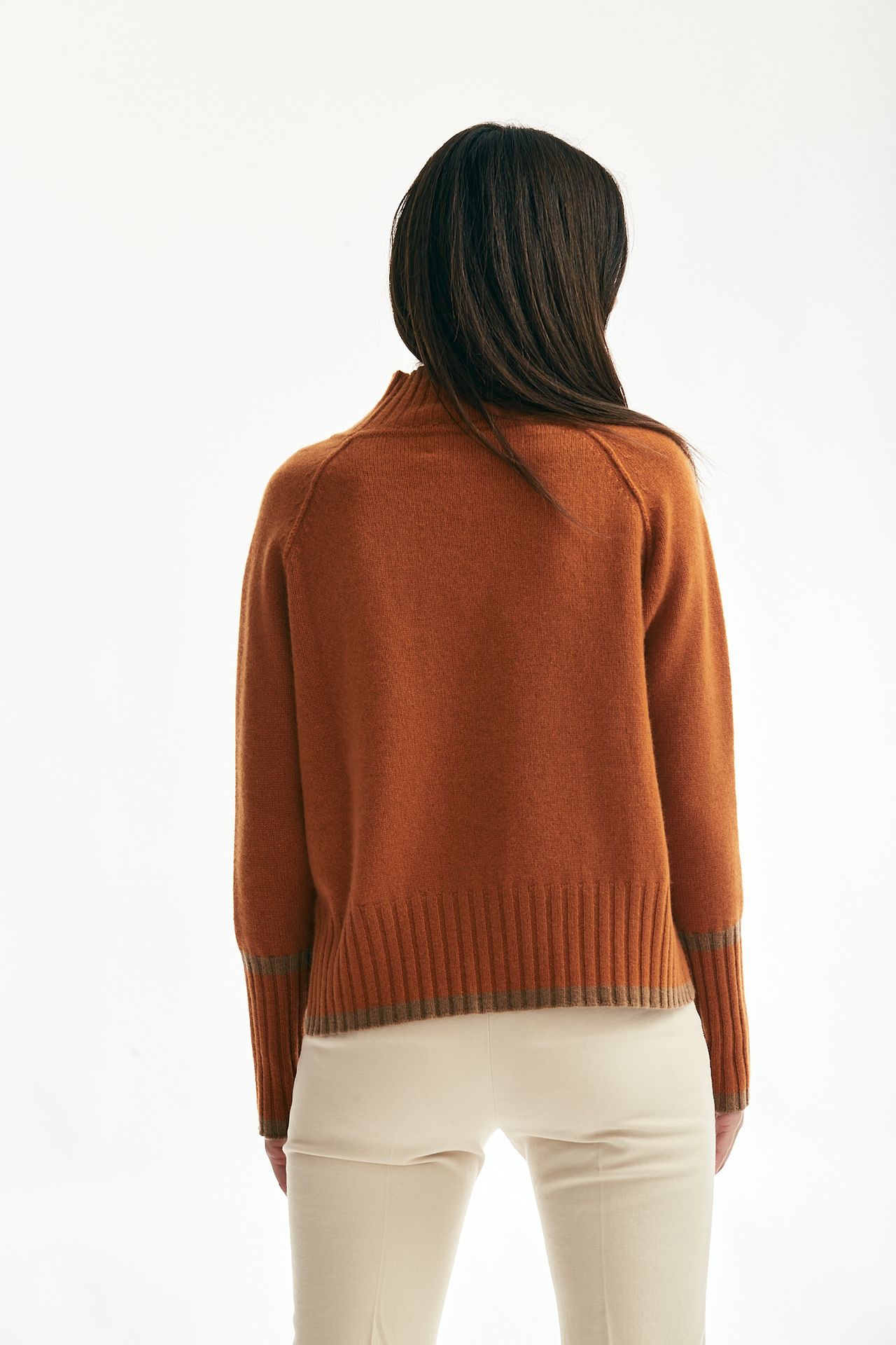 Maglia collo alto in cachemire arancio