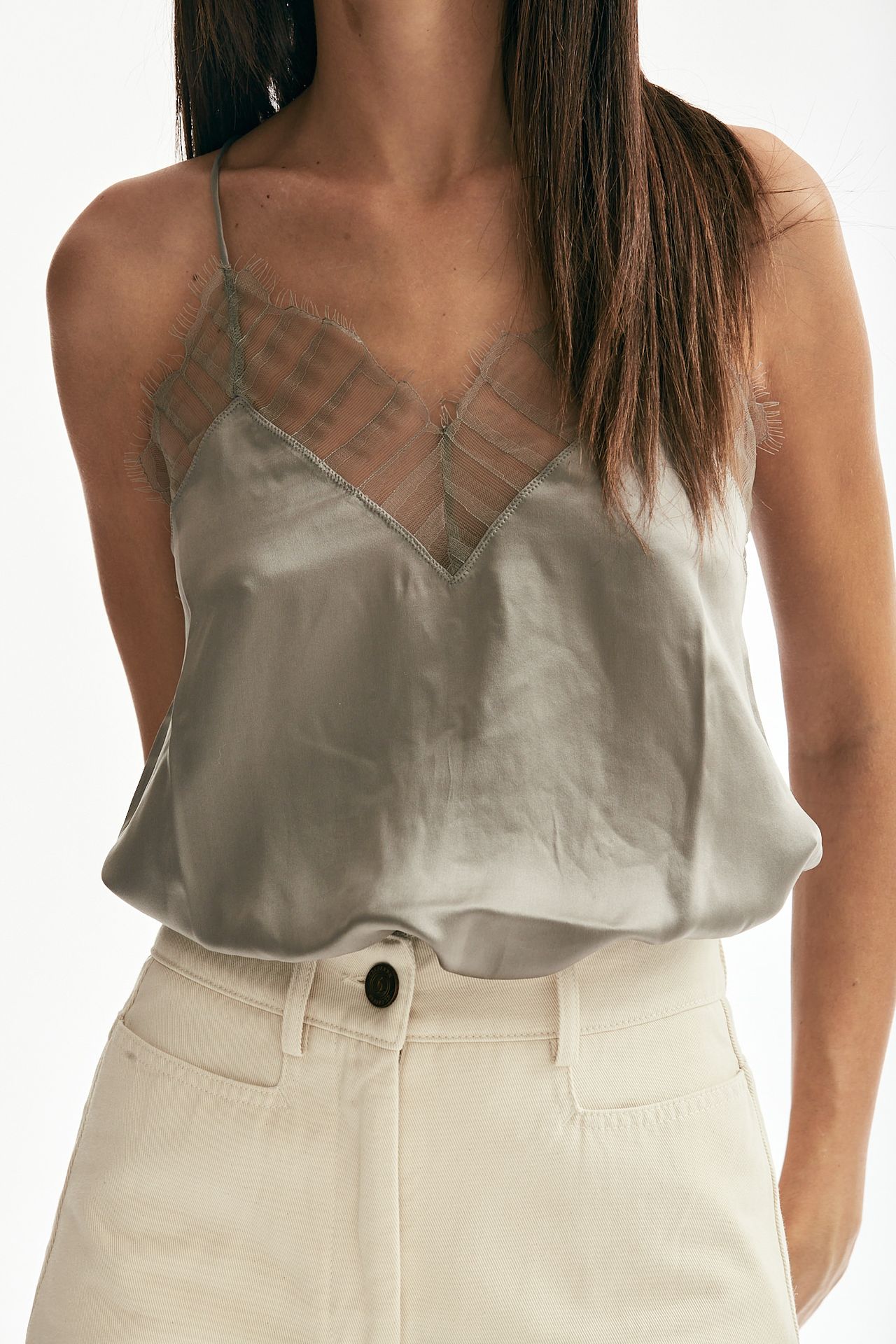 Top in seta grigio chiaro