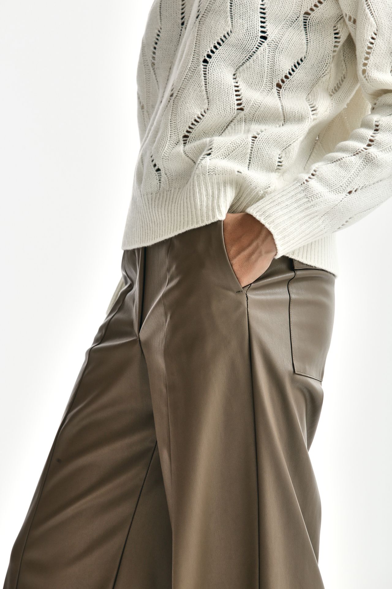 Pantalone in ecopelle tortora