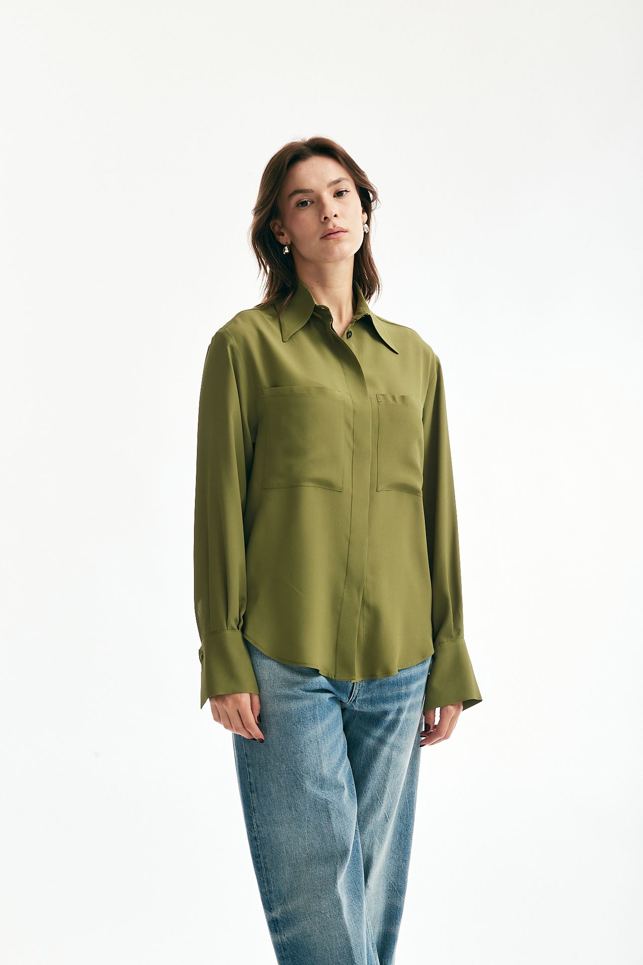 Camicia in misto seta verde oliva