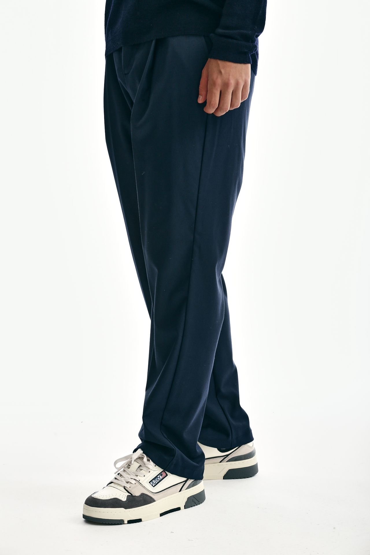 Pantalone ampio con pinces blu