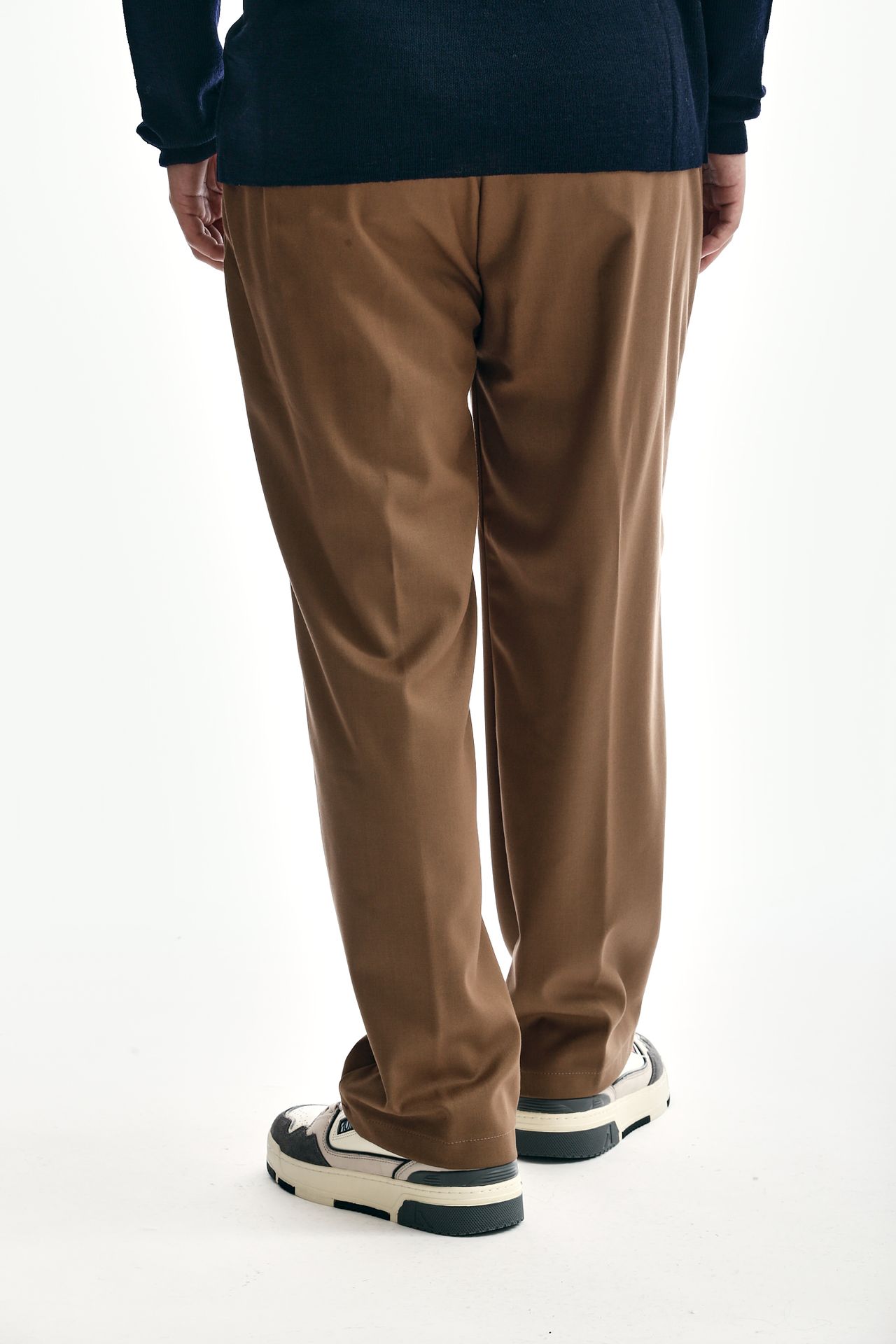 Pantalone ampio con pinces bruciato