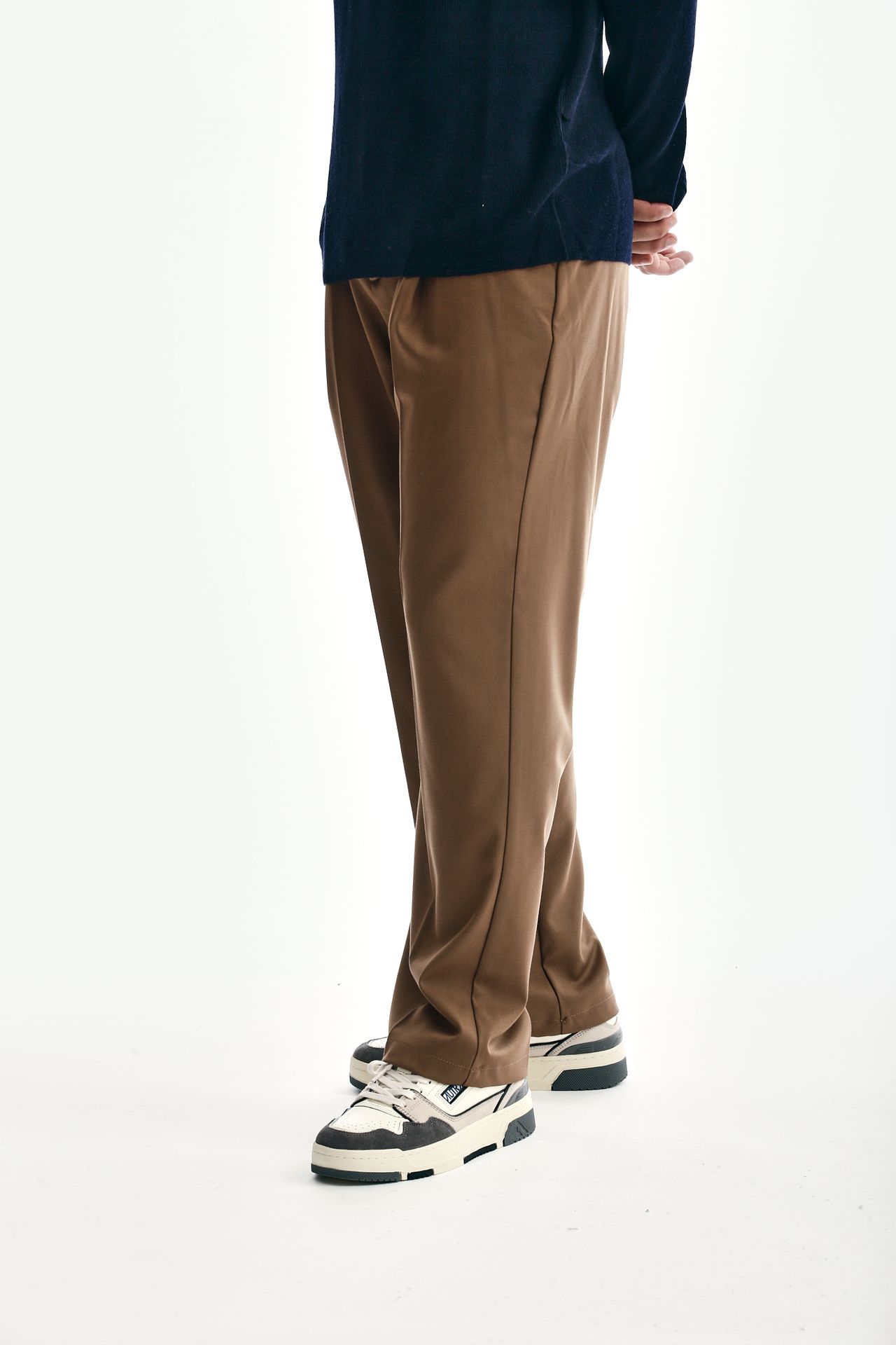 Pantalone ampio con pinces bruciato