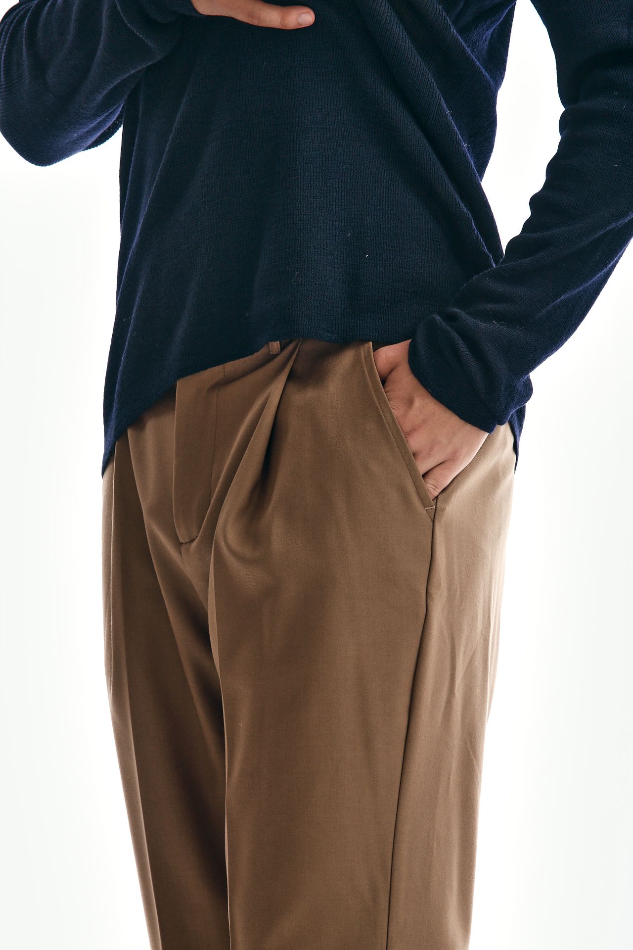 Pantalone ampio con pinces bruciato