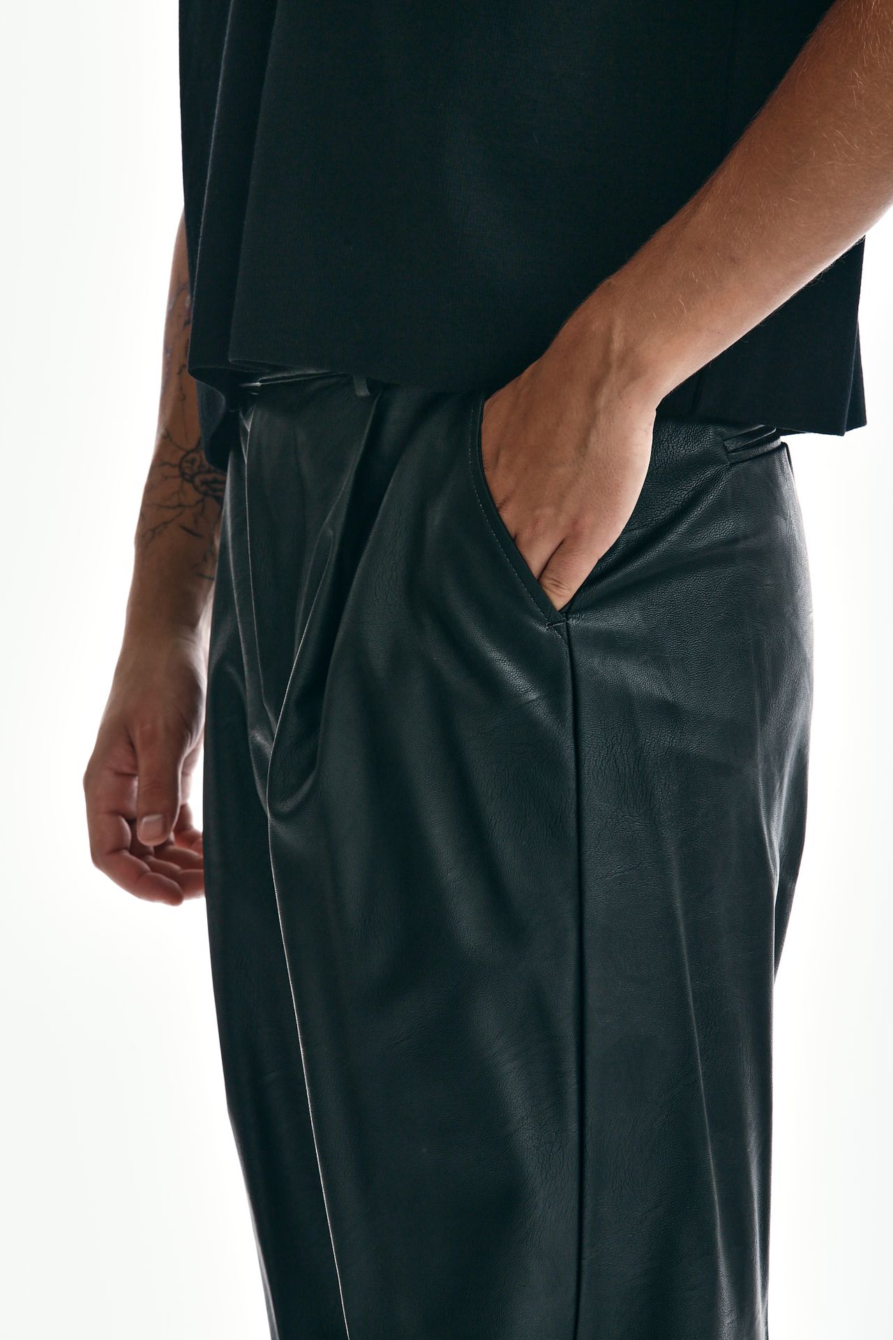 Pantalone ampio in ecopelle nero